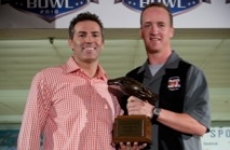 Peyton presents PeyBack Award to Kurt Warner, 2010 PeyBack Bowl